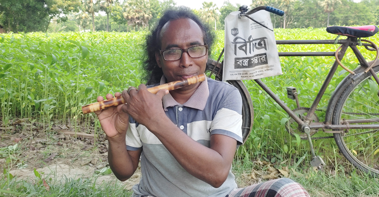 প্রেমে দাগা খেয়ে হাতে বাঁশি, ২০ বছর ধরে ছড়াচ্ছেন সুরের মূর্ছনা