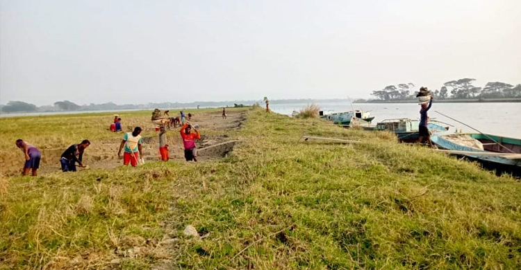 নদী তীরের মাটি কাটায় ১৫ শ্রমিককে সাড়ে ৭ লাখ টাকা জরিমানা