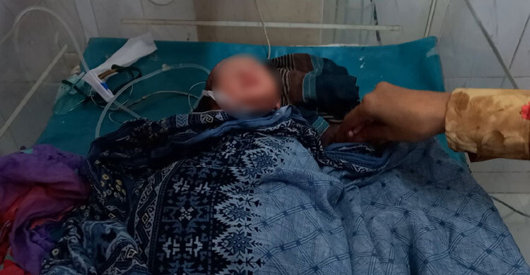 হাসপাতালের বাথরুমে রক্তাক্ত অবস্থায় পড়ে ছিল নবজাতক