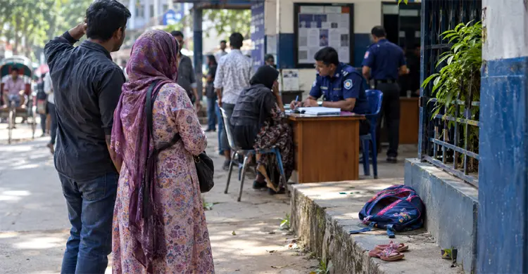হারিয়ে যাওয়া শিশু নিয়ে উদ্বিগ্ন পরিবার: ছবি এআই