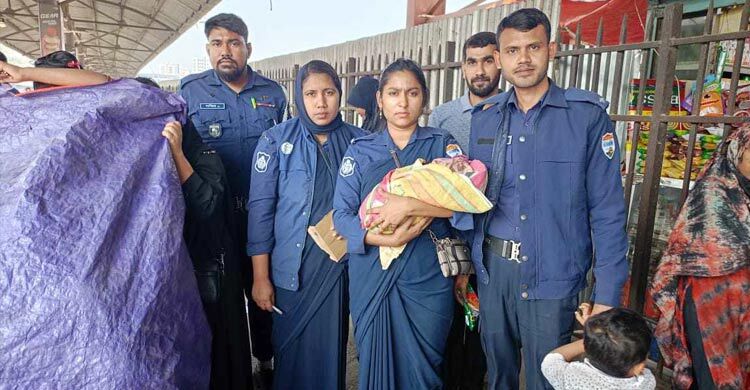 ট্রেনে যাত্রীর প্রসব বেদনা, বিমানবন্দর স্টেশনে ফুটফুটে শিশুর জন্ম