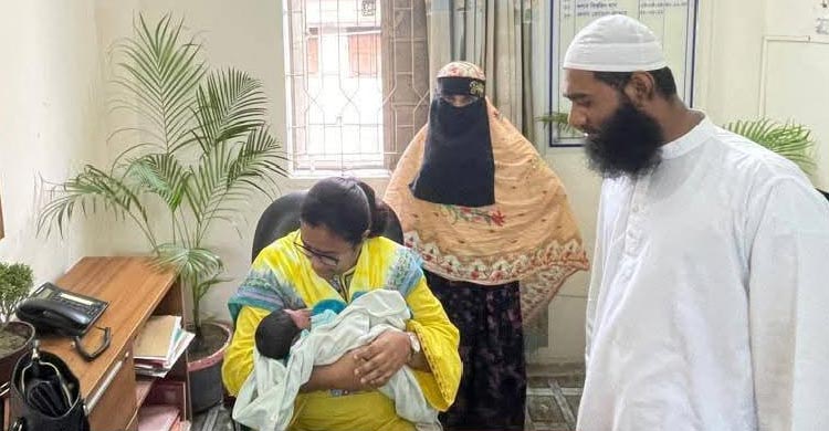 ফরিদপুরে মহাসড়কের পাশে পড়ে ছিল নবজাতক, অভিভাবক খুঁজছে প্রশাসন