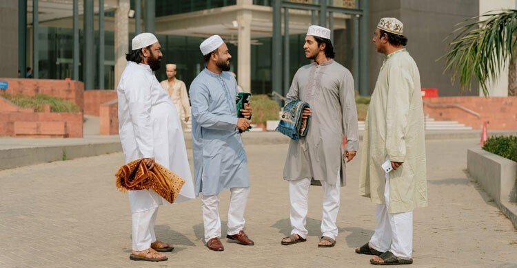 ঈদের আনন্দ এতিমদের সঙ্গে, মন ছুঁয়েছে ‘ব্যাচেলর রমজান ভাইব’