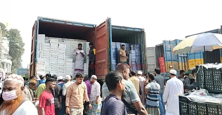 বুড়িগঙ্গার তীরে ফলের সাম্রাজ্য