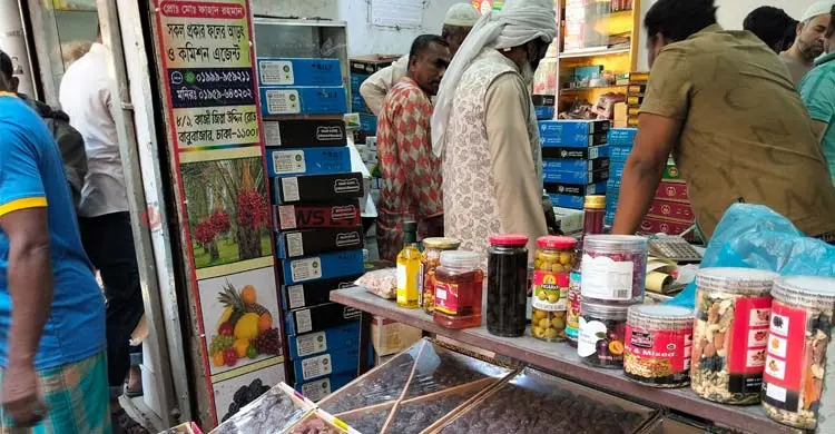 বুড়িগঙ্গার তীরে ফলের সাম্রাজ্য