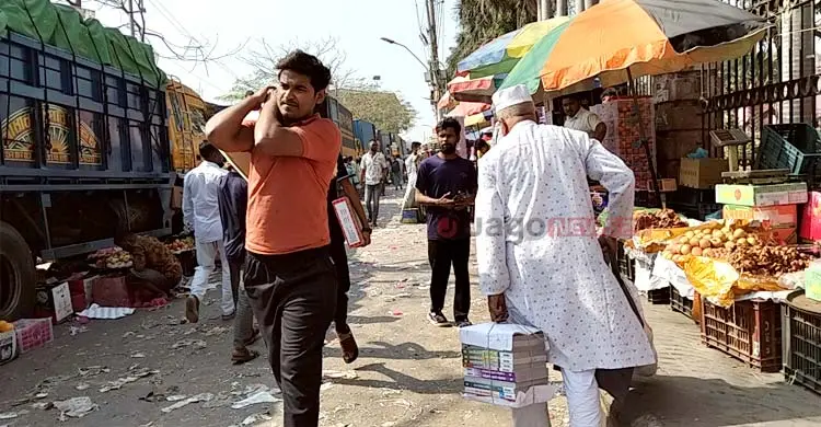 বুড়িগঙ্গার তীরে ফলের সাম্রাজ্য