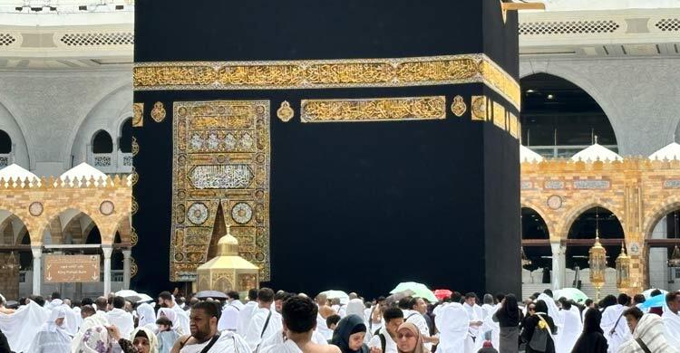 সৌদি প্রবাসীকে দিয়ে বদলি হজ করানো যাবে?