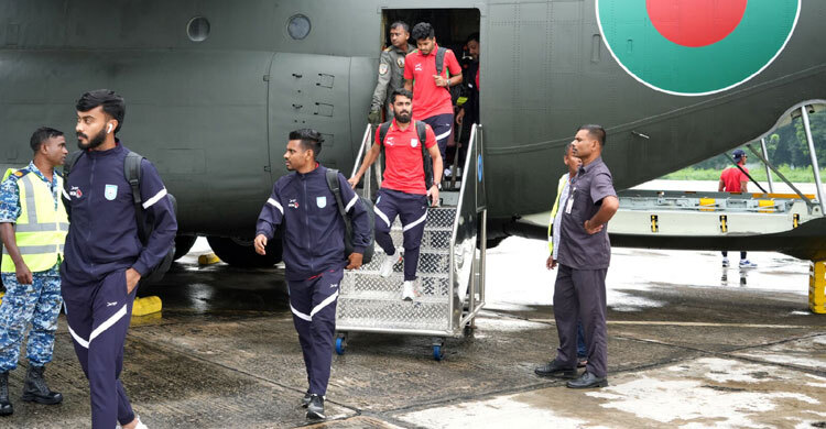 Bangladeshi robbed Tk 8 lakh in Kathmandu, embassy rescues 30, BAF evacuates 55