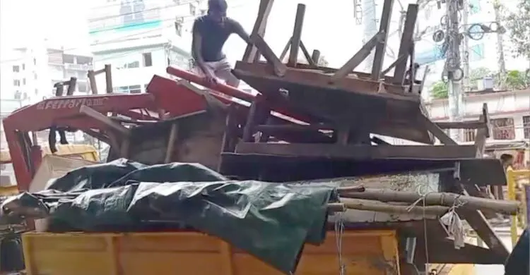 বগুড়ার সাতমাথায় সিটি করপোরেশনের উচ্ছেদ অভিযান