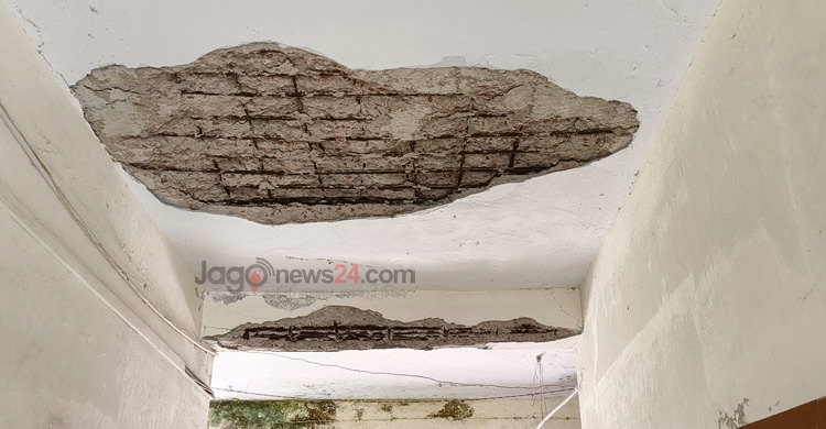 চার ডাক্তার দিয়ে চলছে ২ লাখ মানুষের হাসপাতাল!