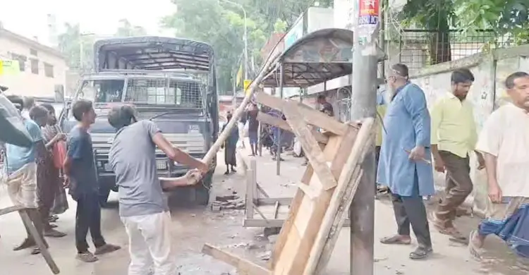 বগুড়ায় সাতমাথায় সিটি করেপোরেশনের উচ্ছেদ অভিযান