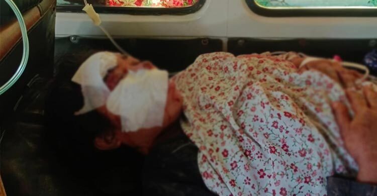 তরুণীকে ছুরিকাঘাত করে ভ্যানিটি ব্যাগ ছিনতাই