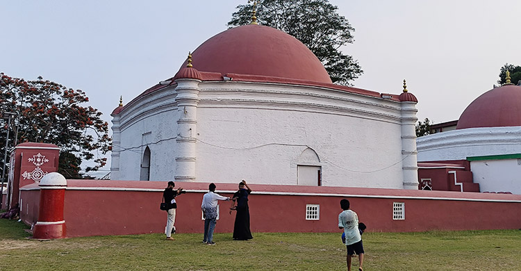 ৬০০ বছরে প্রথমবারের মতো কুমিরশূন্য খানজাহান আলীর মাজারের দিঘি