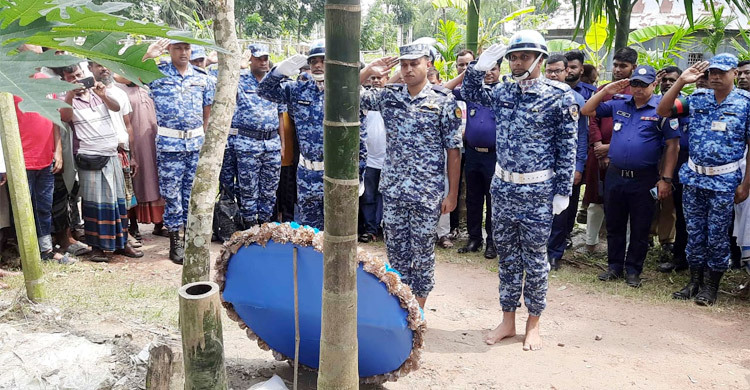 নিহত ফাতেমার কবরে বিমান বাহিনীর শ্রদ্ধা