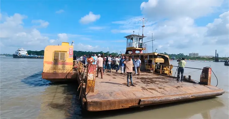 মানুষের দুর্ভোগ কমাতে মোংলা নদীতে ২৪ ঘন্টা ফেরি সার্ভিস চালু