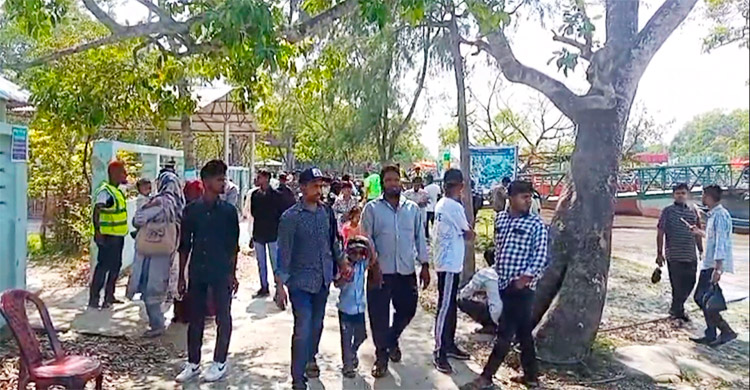 ঈদের ছুটিতে সুন্দরবনে পর্যটকদের ঢল