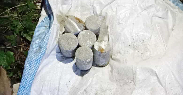 বাগেরহাটে পরিত্যক্ত ভবনের পাশ থেকে ৬ ককটেল উদ্ধার