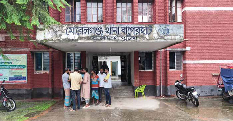 বাগেরহাটে প্রশাসনিক কর্মকর্তাকে প্রাণে মেরে গুমের হুমকি, থানায় জিডি