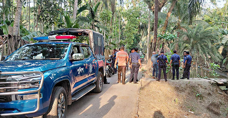 বাগেরহাটে পুলিশকে কুপিয়ে আসামি ছিনতাই