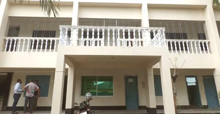 বাগেরহাট জেলা পরিষদের প্রকল্পে কাজ না করেই টাকা উত্তোলন