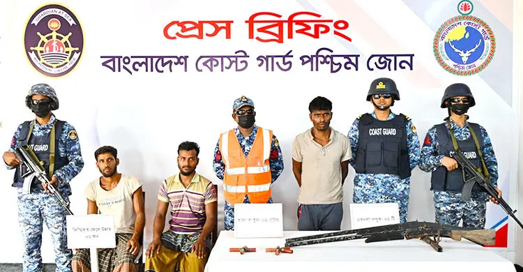 সুন্দরবনের জাহাঙ্গীর বাহিনীর কবলে থাকা ২ জেলেকে উদ্ধার করলো কোস্টগার্ড