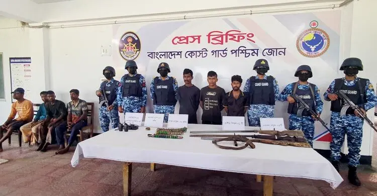 সুন্দরবনে বনদস্যুদের সঙ্গে কোস্টগার্ডের বন্দুকযুদ্ধ, আটক ৩