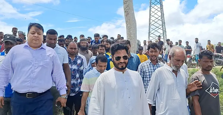 দখলদারদের অনুরোধে বাঁধ না কেটেই ফিরলেন এমপি-ডিসি