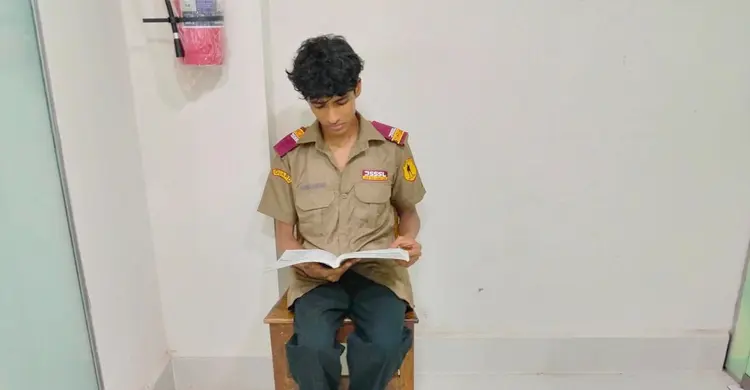 বাবার দাফন শেষে রাতে ডিউটি, সকালে এইচএসসি পরীক্ষায় ইকন