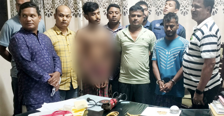 বাগেরহাটে চুরি হওয়া ৩০ ভরি স্বর্ণালঙ্কার উদ্ধার, আটক ৩