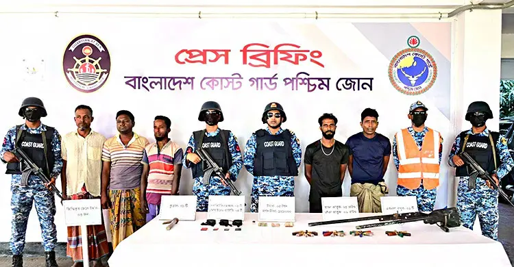 সুন্দরবন থেকে অস্ত্র-গুলিসহ দুই বনদস্যু আটক, জিম্মি ৩ জেলে উদ্ধার