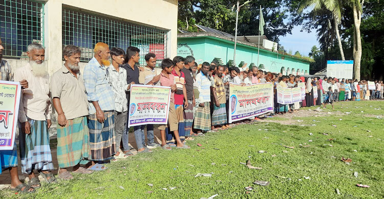 বাগেরহাটে ইউপি চেয়ারম্যানের অপসারণ দাবিতে মানববন্ধন