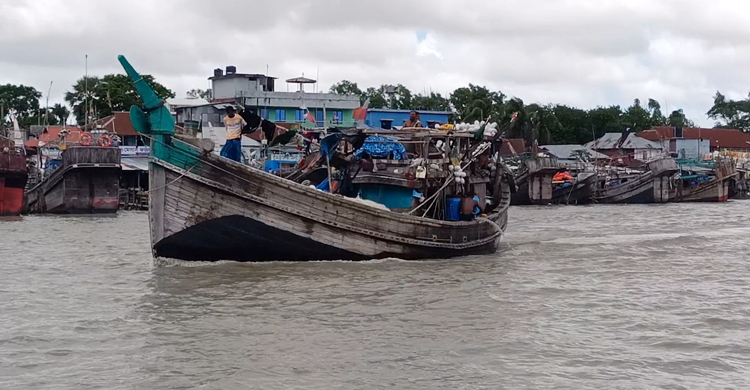 শেষ হচ্ছে নিষেধাজ্ঞা, রূপালি ইলিশের আশায় জেলেরা