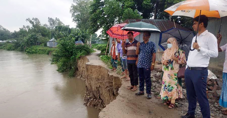 বাঙালি নদীর বাঁধ ভেঙে আতঙ্কে ৫০ গ্রামের মানুষ