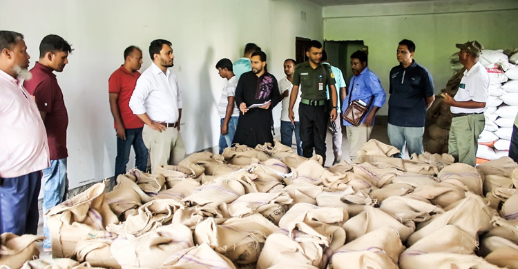 বগুড়ায় খাদ্যবান্ধব কর্মসূচির ১৫৬ বস্তা চাল জব্দ