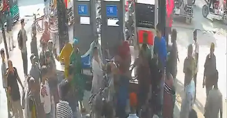পুলিশের ওপর হামলা, ২৮ মামলার আসামিকে ছিনিয়ে নেওয়ার চেষ্টা