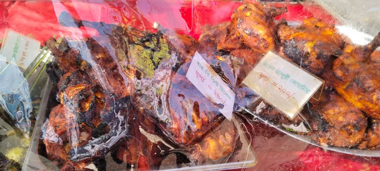 বাহারি ইফতারিতে অভিজাত বেইলি রোড