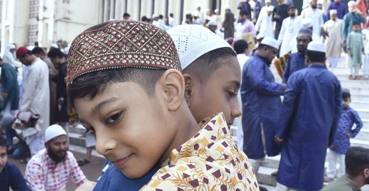 বায়তুল মোকাররমে মুসল্লির ঢল
