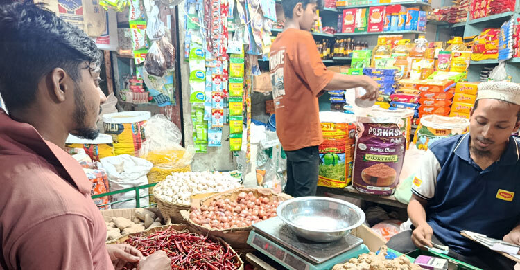 বেড়েছে চাল-ডাল-আটা-তেল-মাংসের দাম