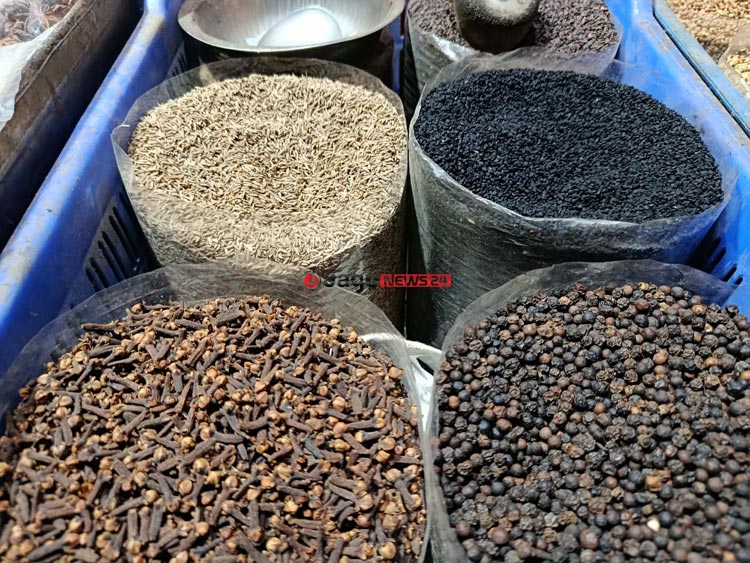 ঈদের আগে বাড়লো আদার দাম, পেঁয়াজ-রসুনে স্বস্তি
