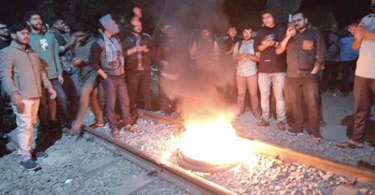 সাড়ে ৪ ঘণ্টা পর ঢাকা-ময়মনসিংহে ট্রেন চলাচল স্বাভাবিক