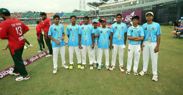 ফিরলো বল বয় সংস্কৃতি, উচ্ছ্বসিত খুদে ক্রিকেটাররা