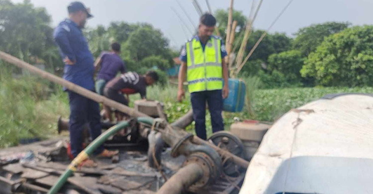 মেঘনায় বালু উত্তোলনের সময় নৌ-পুলিশের অভিযান