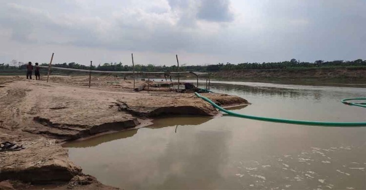 হবিগঞ্জে সিলিকা বালু উত্তোলনকারীদের তালিকা করতে নির্দেশ হাইকোর্টের