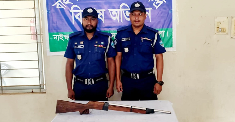এলাকাবাসীর ধাওয়ায় অস্ত্র ফেলে দৌড় ডাকাতদের, পরে উদ্ধার