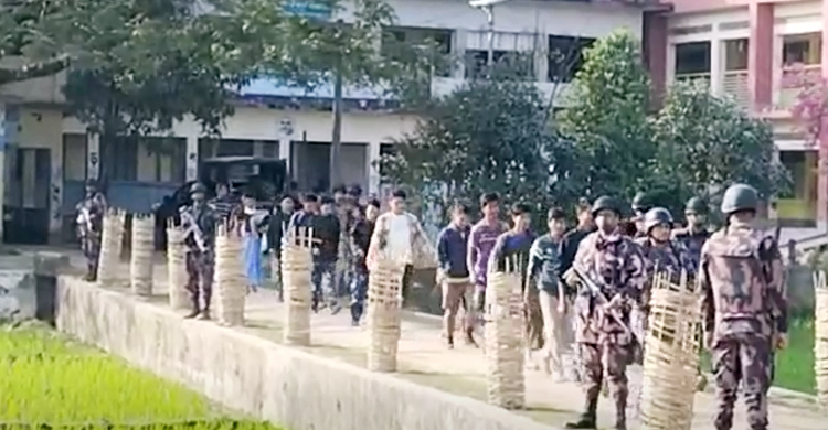 ঘুমধুমে আশ্রয় নেওয়া ১০১ বিজিপি সদস্যকে টেকনাফে স্থানান্তর