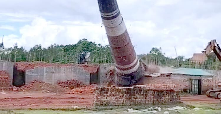 ইটভাটা গুঁড়িয়ে দিয়ে গাছের চারা রোপণ