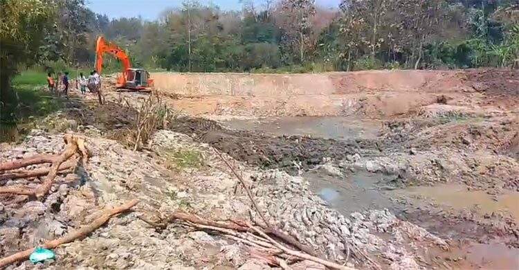 প্রশাসনের নাম ভাঙিয়ে চলছে ভূমি রূপান্তর