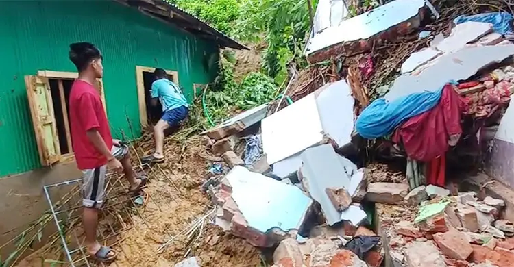 বান্দরবানে পাহাড়ধসে ৫ বসতঘর ক্ষতিগ্রস্ত