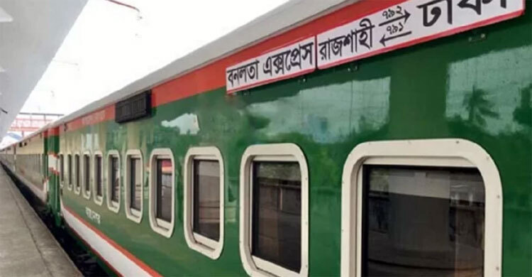 বনলতা এক্সপ্রেস ট্রেনে মিললো বিপুল বিদেশি অস্ত্র ও বিস্ফোরক