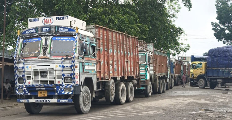 বুড়িমারী স্থলবন্দরে টানা ১১ দিন আমদানি-রপ্তানি বন্ধ